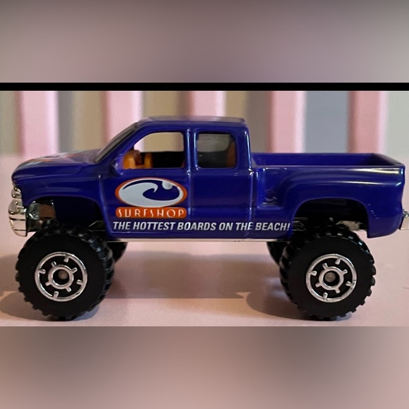 Matchbox 1999 CHEVROLET SILVERADO 4X4 "Surf Shop" - Picture 2 of 8